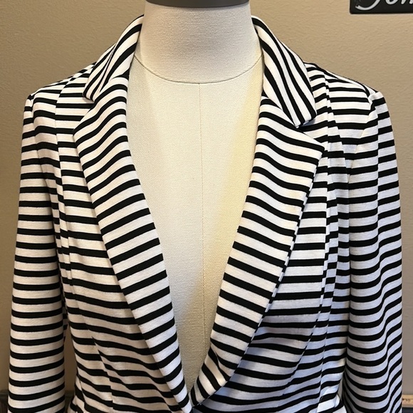 Elle Black and White Stripe Short Suit Jacket Women’s M - Picture 2 of 9